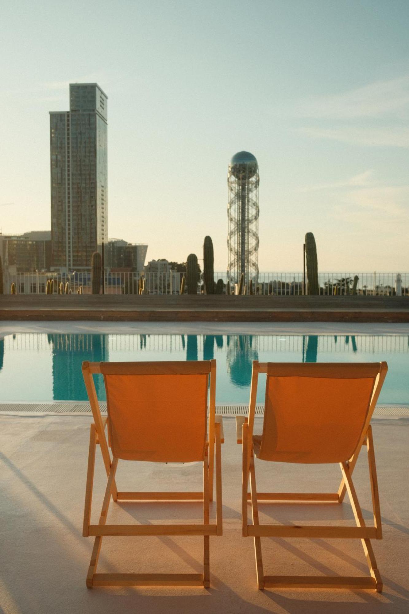 Rooms Hotel Batumi Exteriör bild