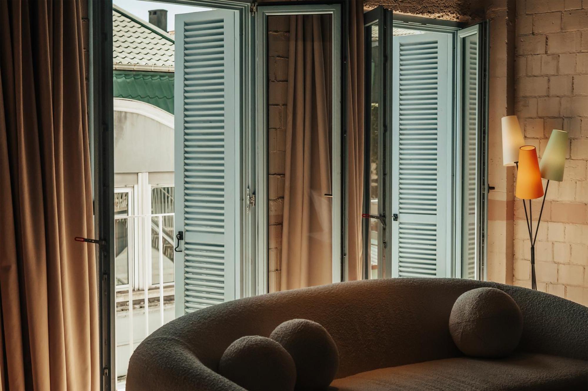 Rooms Hotel Batumi Exteriör bild